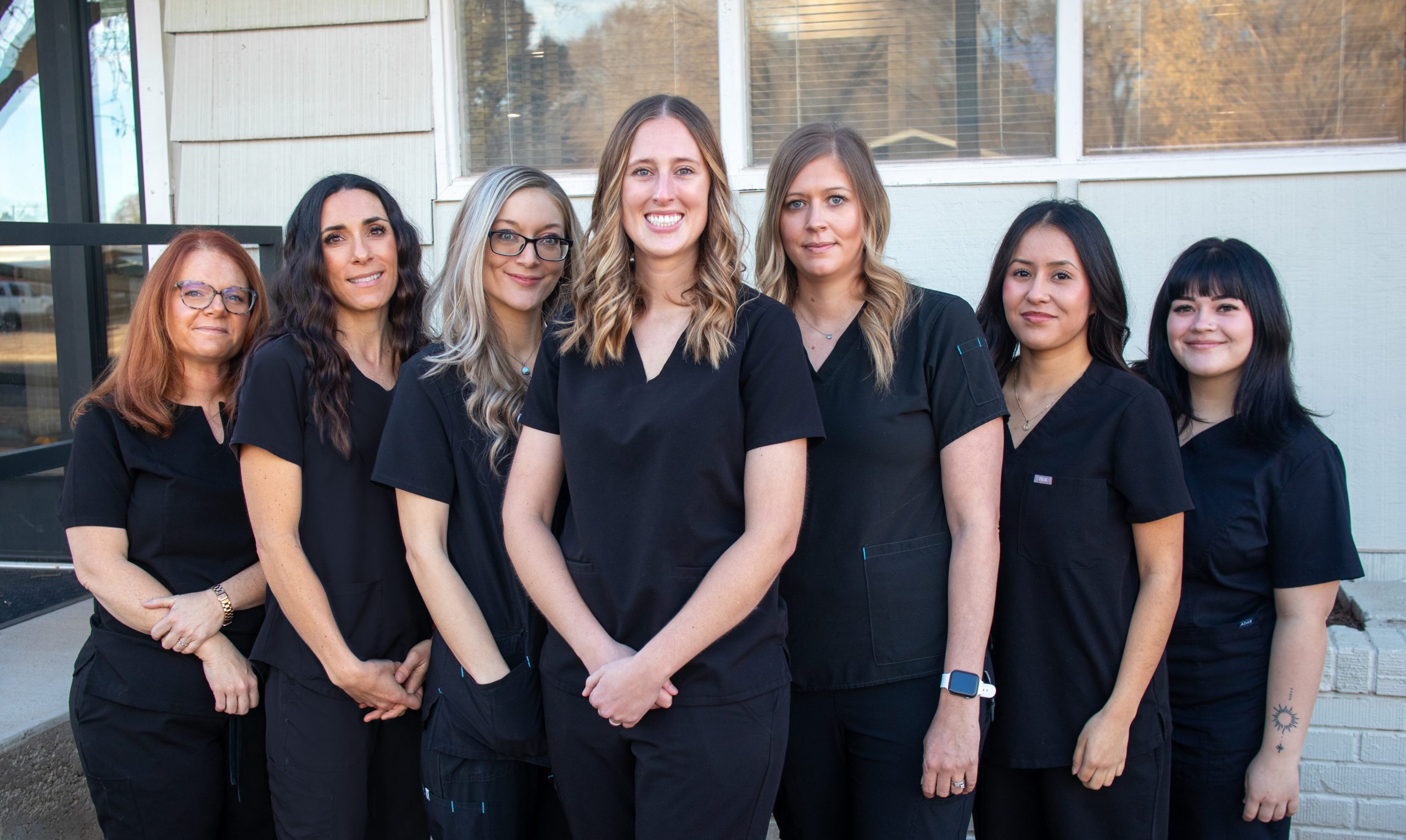 HD_2025_Group_1 A team of seven women in front of Hunt Dentistry